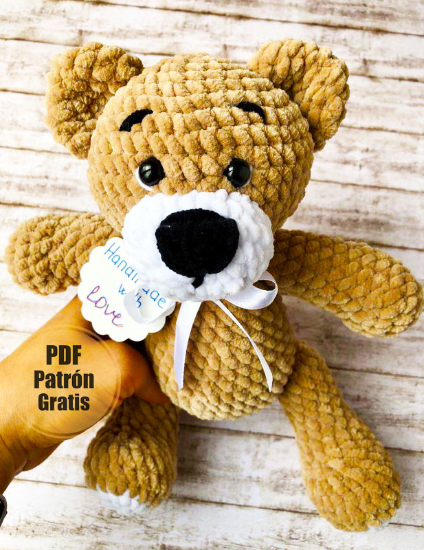 Tierno Oso Amigurumi Patrón con Lazo Beige y Sonrisa