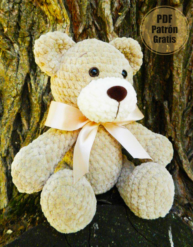 Tierno Oso Amigurumi Patrón con Lazo Beige y Sonrisa