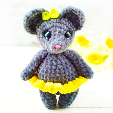 Ratón de Felpa Gris Amigurumi Tutorial y Patrón PDF Gratis