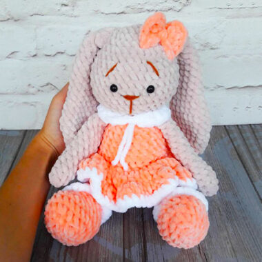 Conejita Amigurumi con Vestido Durazno y Lazo en la Oreja (1)
