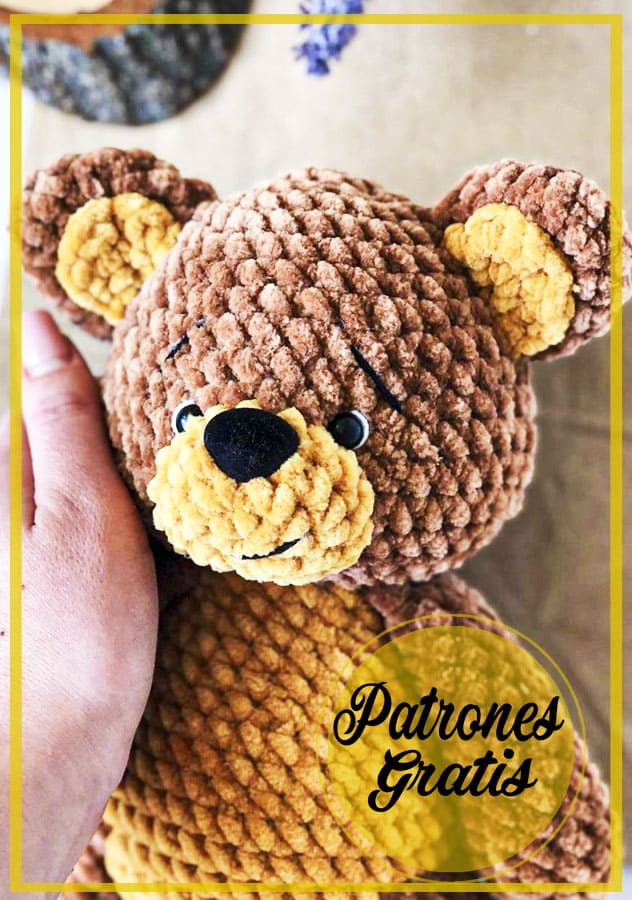 Amigurumi oso de peluche de ganchillo