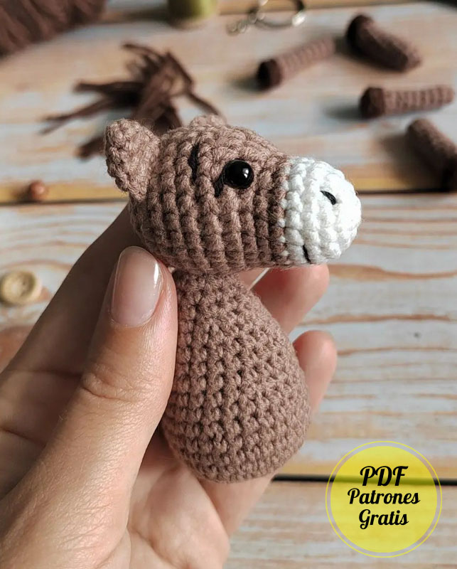 Mini caballo Amigurumi PDF Patrón Gratis Paso a Paso