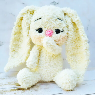 Conejo de peluche blanco Amigurumi PDF Patrón gratis