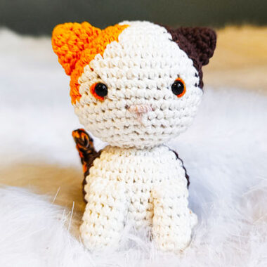 Pequeño gato Aston Amigurumi PDF Patrón gratis