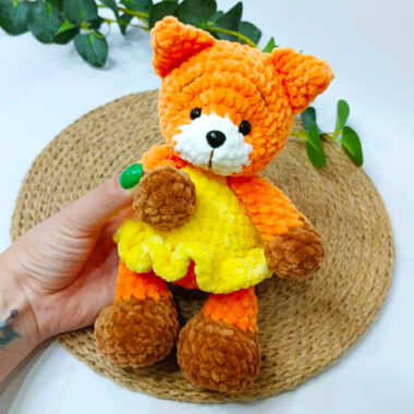 Amigurumi Zorro de peluche Shelly con vestido Patrón Gratuito