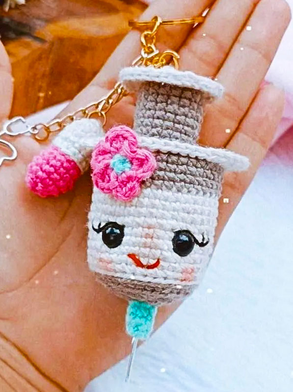 Llavero de Jeringa Amigurumi Patrón Gratis